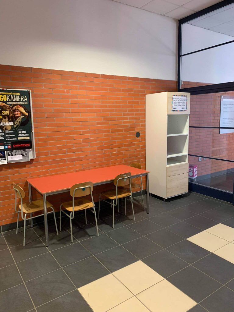 Mikrovlnné trouby jsou studentům k dispozici! Mikrovlnné trouby jsou studentům k dispozici!